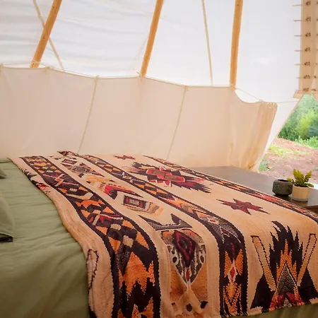 Les Cabanes-tipi Jerolamo En Pleine Nature La Tour-sur-Orb